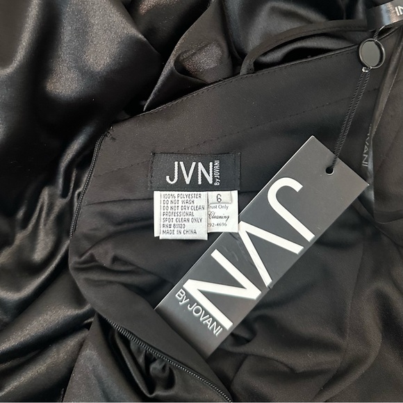 NEW JOVANI SZ 6 BLACK STRETCH MATERIAL RUCHED BODICE FORMAL EVENING GOWN - Picture 13 of 16